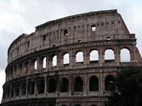 Roma - Colosseo (coliseum) (Flickr - *DiEgO*  (CC BY SA 2.0))